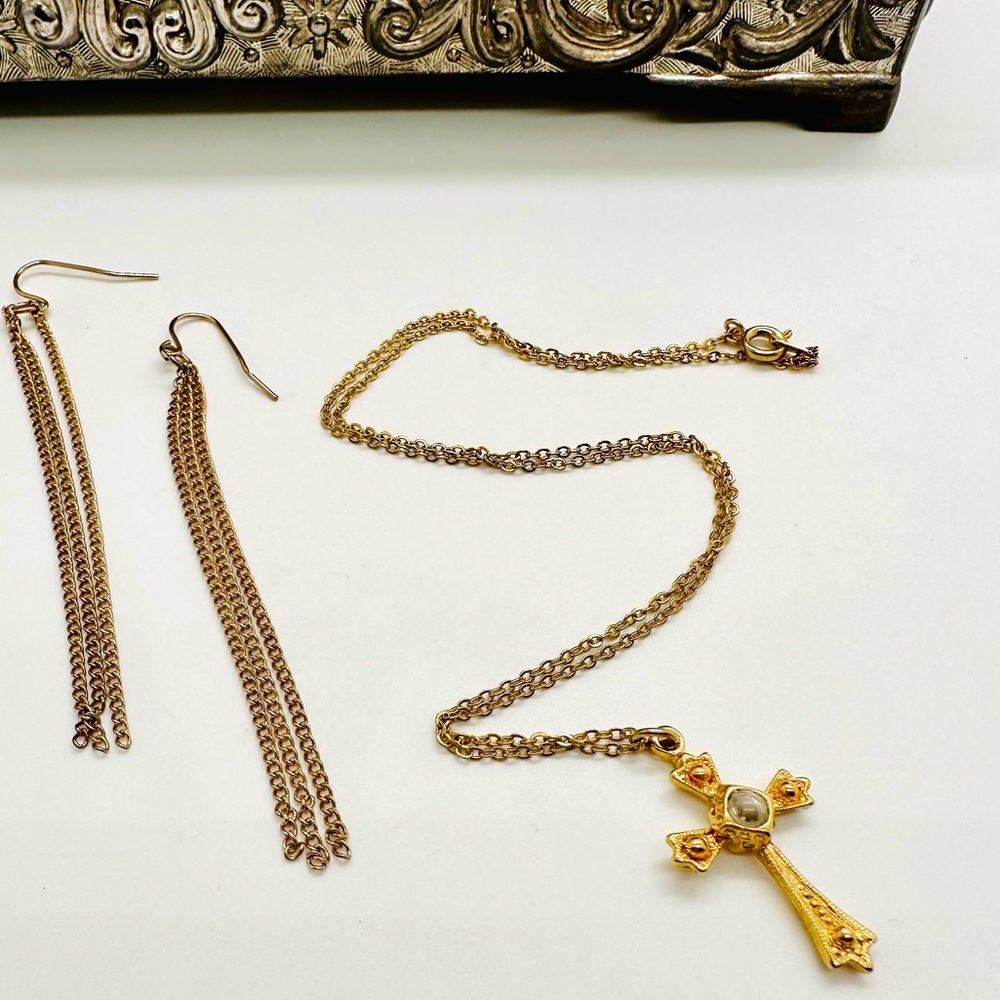 Dainty Cross Pendant Necklace